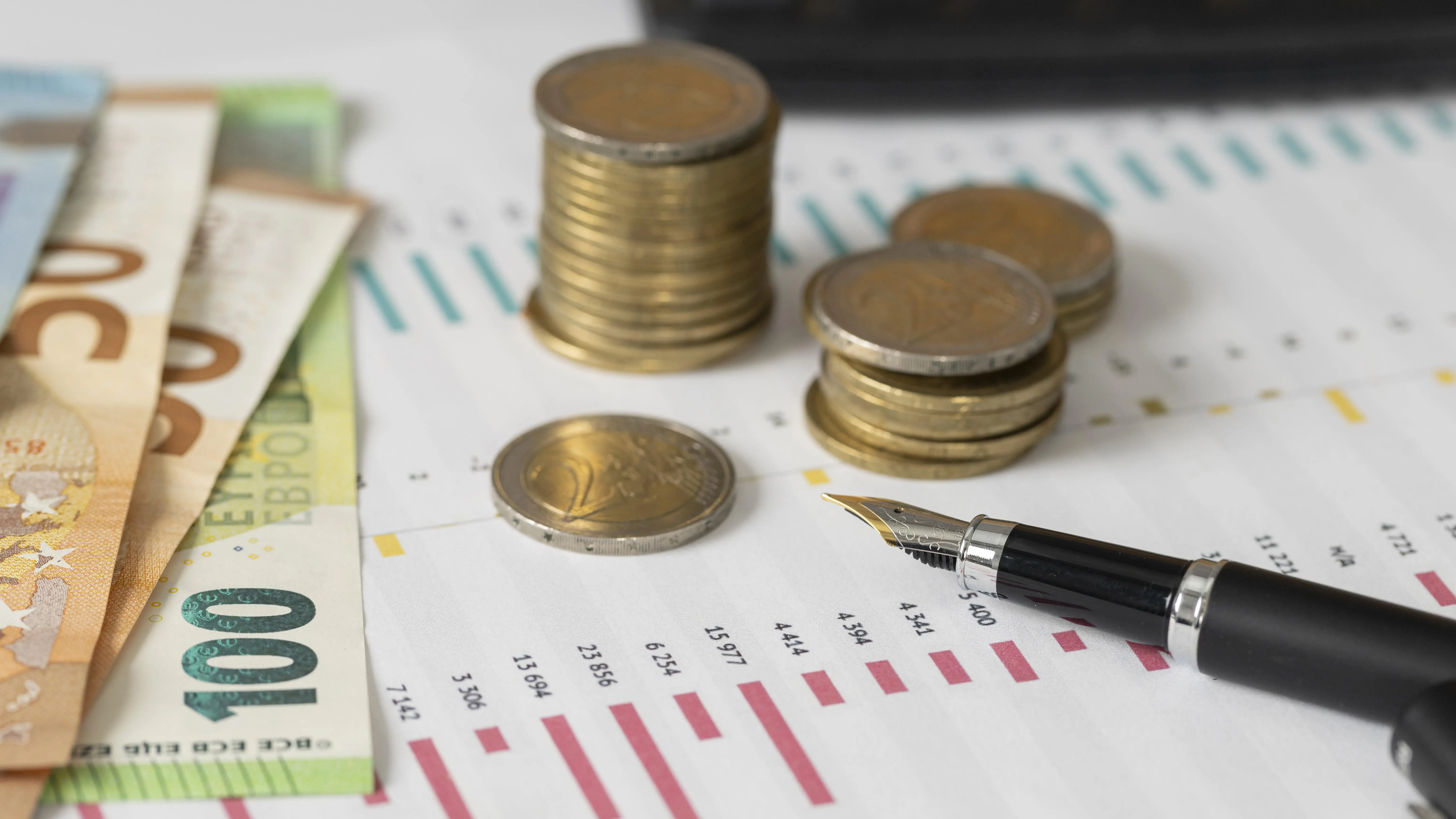 imagen dinero en una mesa